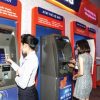 Cách nạp tiền vào tài khoản thẻ ATM qua cây ATM của các ngân hàng 2023