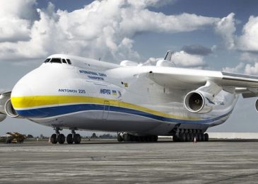 Máy bay nặng nhất thế giới bao nhiêu tấn?